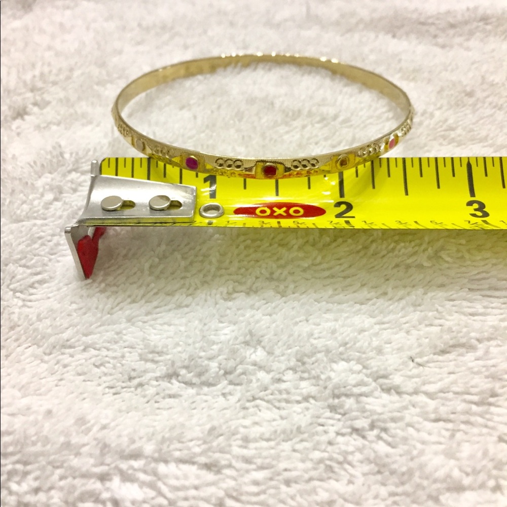 Goldtone bracelet.
